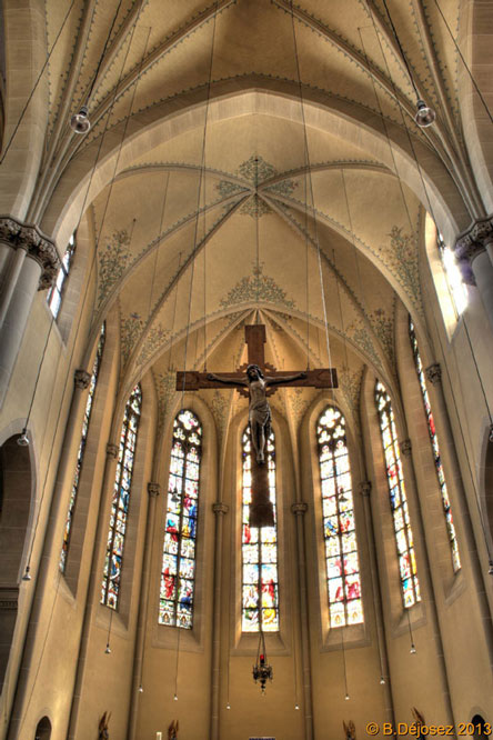 St. Gereon - Das Kreuz über dem Altar